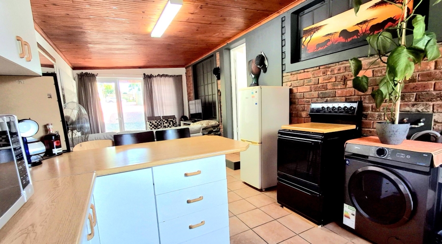 7 Bedroom Property for Sale in Heather Park Western Cape